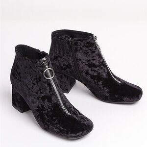 NWOT Jeffrey Campbell Bossanova Black Crushed Velvet Ankle Boots, size 9